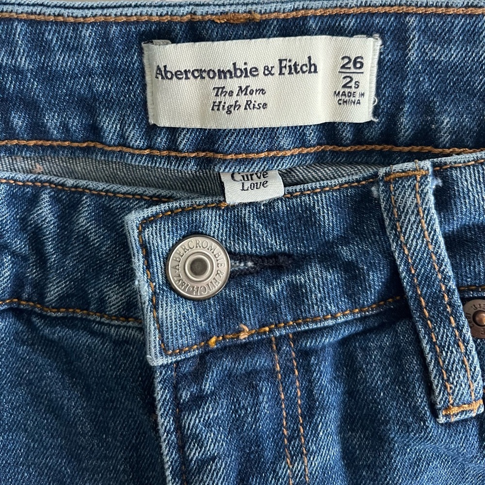 Abercrombie & Fitch Curve Love Mom Jeans